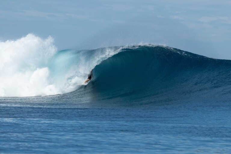 comment voyager avec sa planche de surf sans l abimer 1